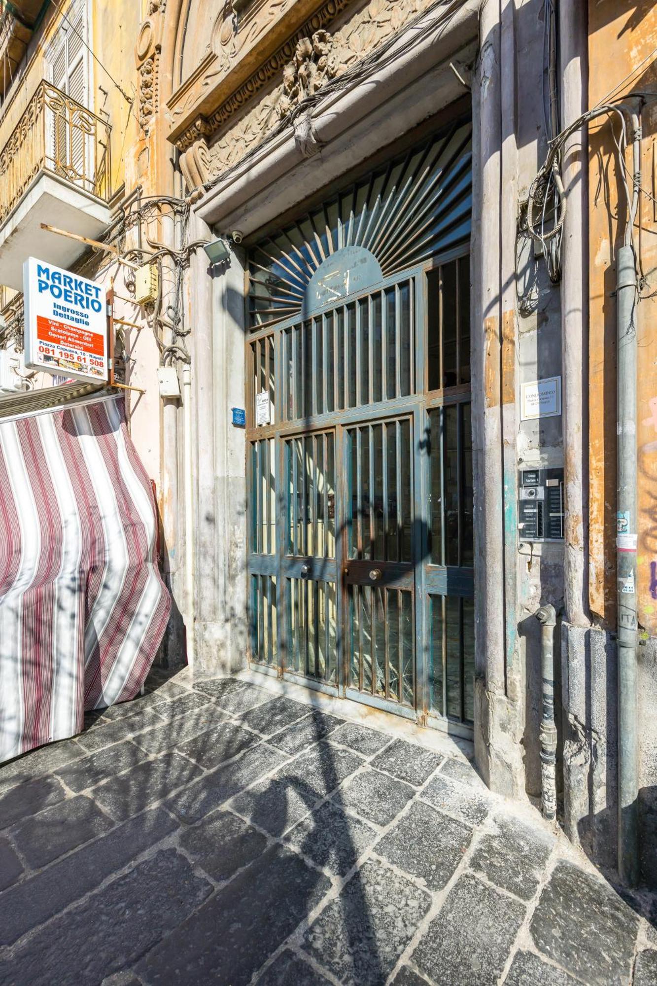 Capuana15 By Napoliapartments Buitenkant foto